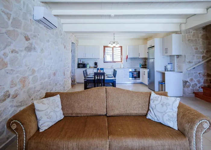 Amphitrite Villa Orthoniaí